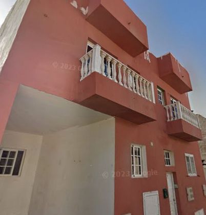 Foto 1 de Piso en venta en San Bartolomé de Tirajana interior de 2 habitaciones con terraza y garaje