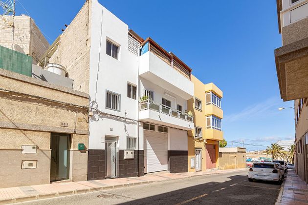 Foto 1 de Venta de casa adosada en calle Fuerteventura de 5 habitaciones con terraza y garaje