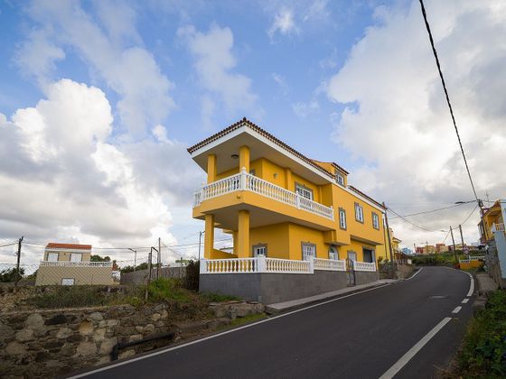 Foto 1 de Casa en venda a Moya de 4 habitacions amb terrassa i garatge