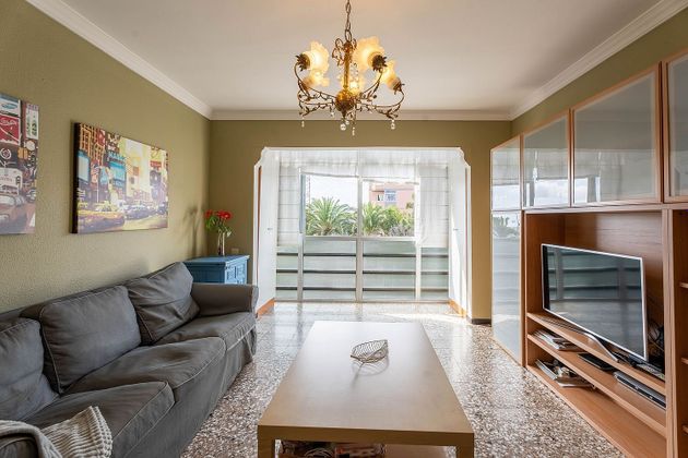Foto 1 de Venta de piso en calle Azafata Delgado de 4 habitaciones y 80 m²