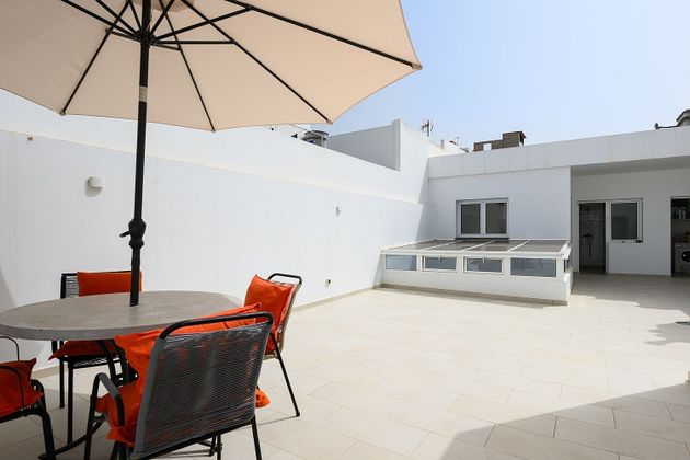 Foto 1 de Casa adossada en venda a Isleta de 4 habitacions amb terrassa
