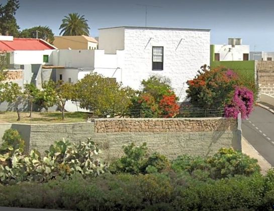 Foto 1 de Chalet en venta en Arico de 8 habitaciones con terraza