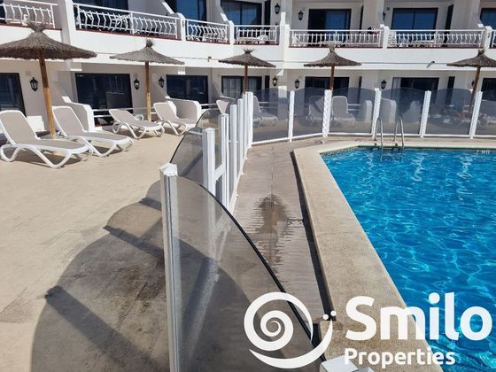 Foto 2 de Alquiler de piso en Los Cristianos - Playa de las Américas de 1 habitación con piscina y muebles