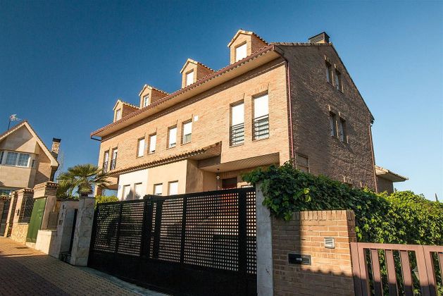 Foto 1 de Casa en venda a avenida Ilustración de 9 habitacions amb terrassa i piscina