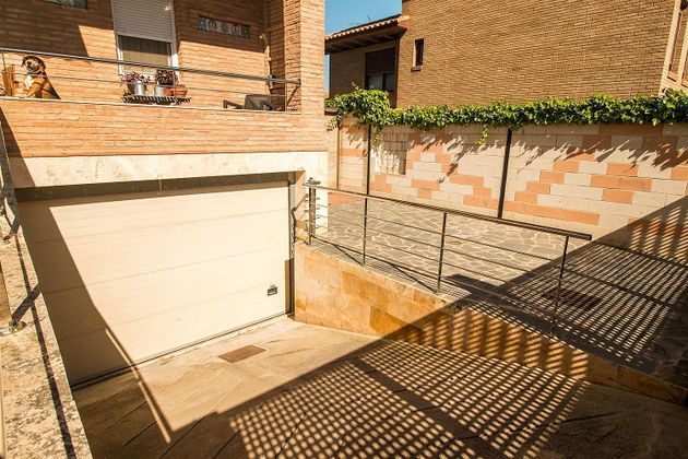 Foto 2 de Casa en venda a avenida Ilustración de 9 habitacions amb terrassa i piscina