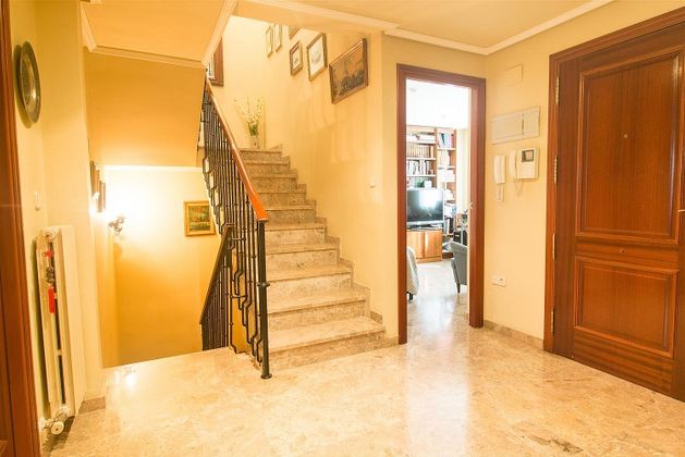 Foto 2 de Casa en venda a calle De Ermesinda de Aragón de 5 habitacions amb terrassa i piscina