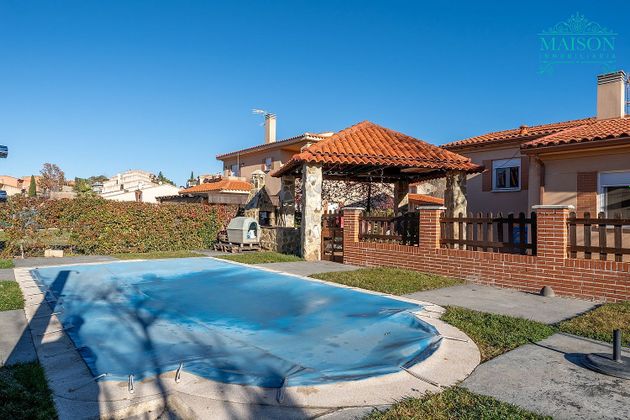 Foto 1 de Chalet en venta en Uceda de 3 habitaciones con piscina y garaje