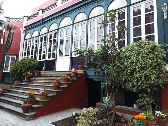 Foto 2 de Venta de chalet en calle Doctor Agustín Bosch Millares de 3 habitaciones con terraza y jardín