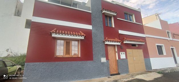 Foto 2 de Casa en venda a Arucas Casco de 5 habitacions amb terrassa i garatge
