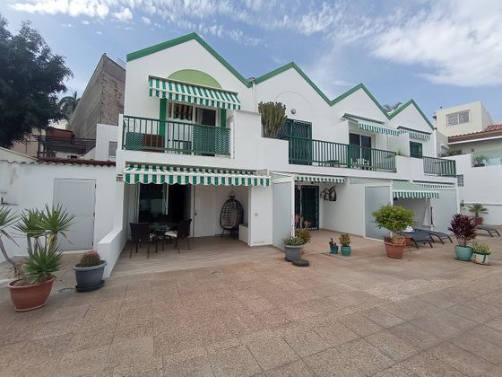 Foto 1 de Casa adossada en venda a Arguineguín de 4 habitacions amb terrassa i piscina