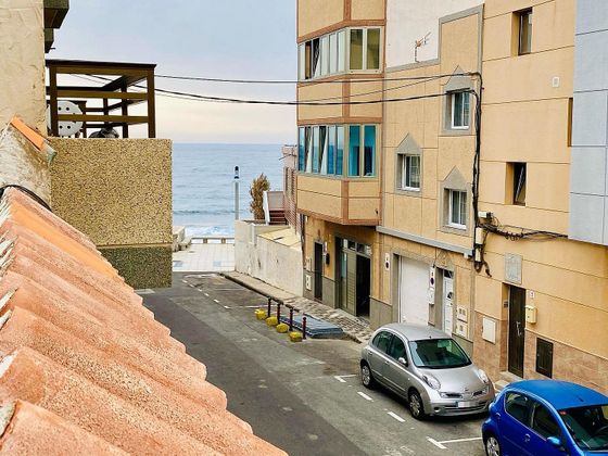 Foto 1 de Casa en venda a Playa de Arinaga de 6 habitacions amb terrassa i garatge