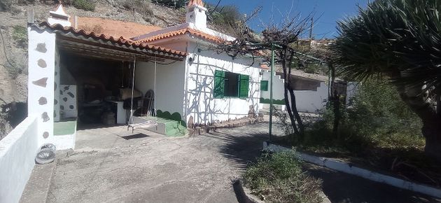 Foto 1 de Casa rural en venda a calle Barranco Chajunco de 3 habitacions amb terrassa i jardí