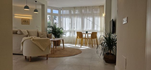 Foto 2 de Pis en venda a calle Kant de 1 habitació amb terrassa i mobles