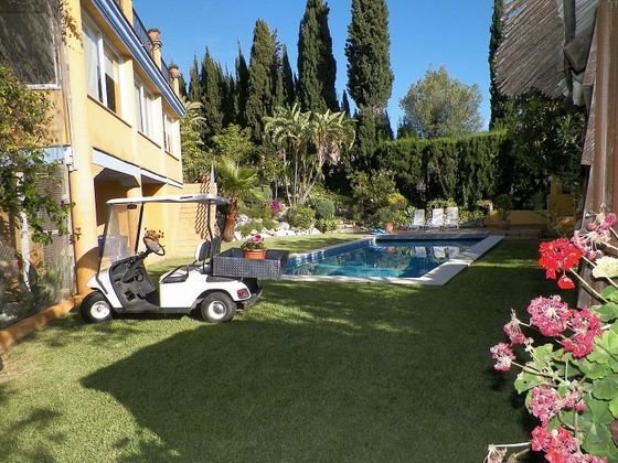 Foto 2 de Chalet en venta en Elviria de 8 habitaciones con terraza y piscina