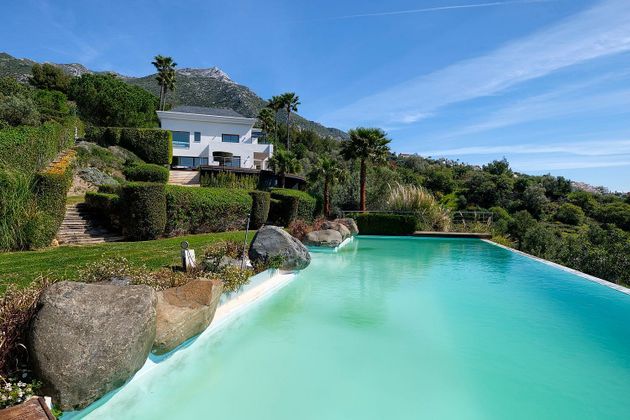 Foto 2 de Xalet en venda a Istán de 5 habitacions amb terrassa i piscina