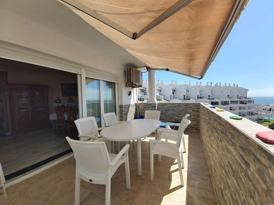Foto 1 de Venta de ático en Calahonda de 3 habitaciones con terraza y piscina