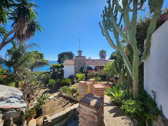 Foto 1 de Xalet en venda a Torreguadiaro-San Diego de 4 habitacions amb terrassa i piscina