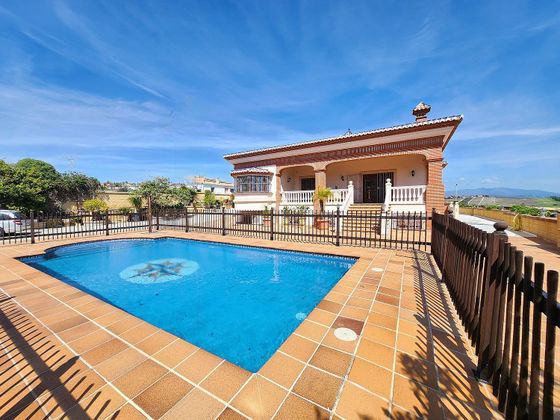 Foto 1 de Xalet en venda a Manilva de 4 habitacions amb terrassa i piscina