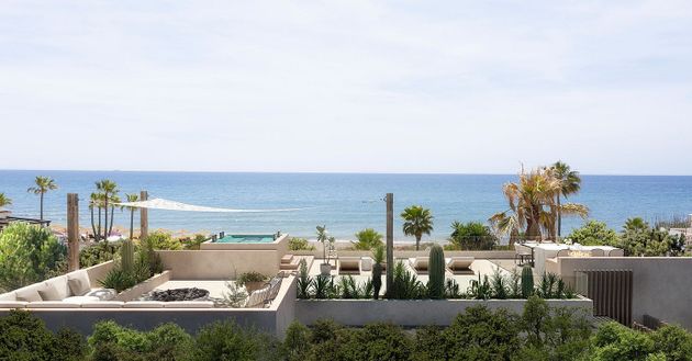 Foto 2 de Chalet en venta en Elviria de 6 habitaciones con terraza y piscina