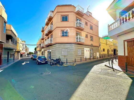 Foto 2 de Pis en venda a calle De Las Guayanas de 2 habitacions amb garatge i balcó