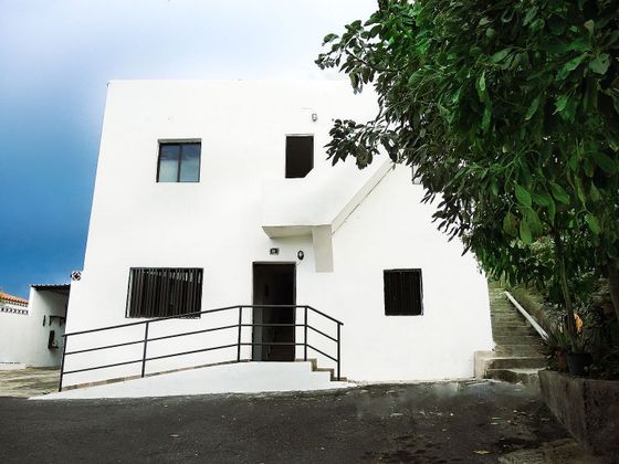 Foto 2 de Casa en venda a La Vega-El Amparo-Cueva del Viento de 7 habitacions amb terrassa i garatge
