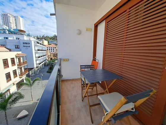 Foto 1 de Pis en lloguer a calle San Juan de 1 habitació amb terrassa i mobles