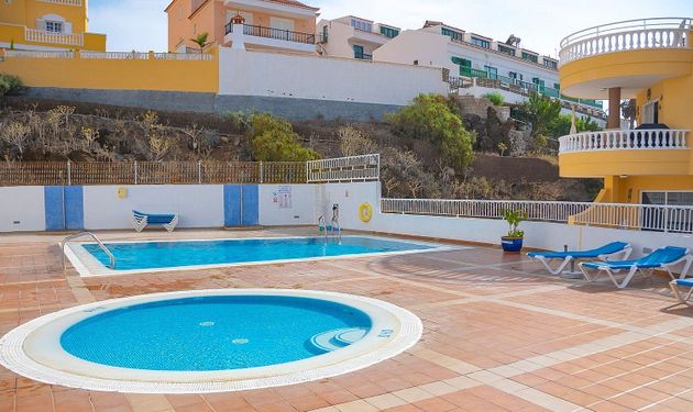 Foto 2 de Piso en alquiler en calle La Salvaje de 2 habitaciones con terraza y piscina