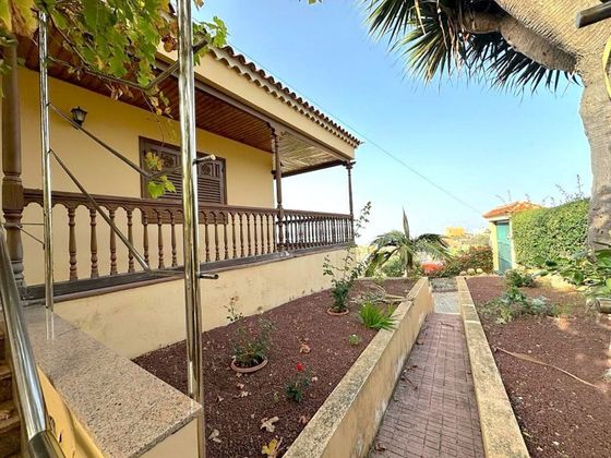 Foto 2 de Xalet en venda a travesía Los Canarios de 5 habitacions amb terrassa i garatge