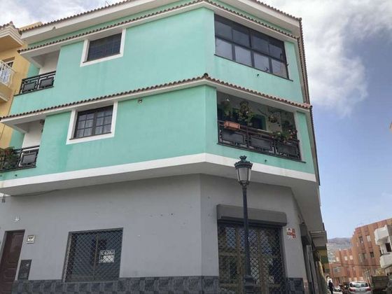 Foto 1 de Pis en venda a calle Miguel de Mujica de 4 habitacions amb balcó