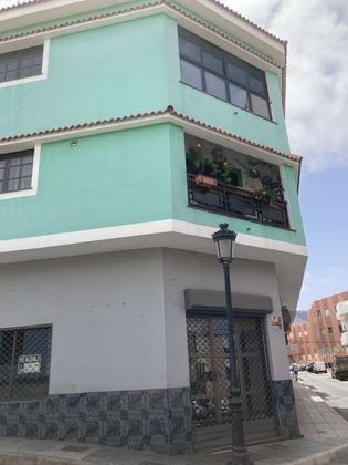 Foto 2 de Piso en venta en calle Miguel de Mujica de 4 habitaciones con balcón
