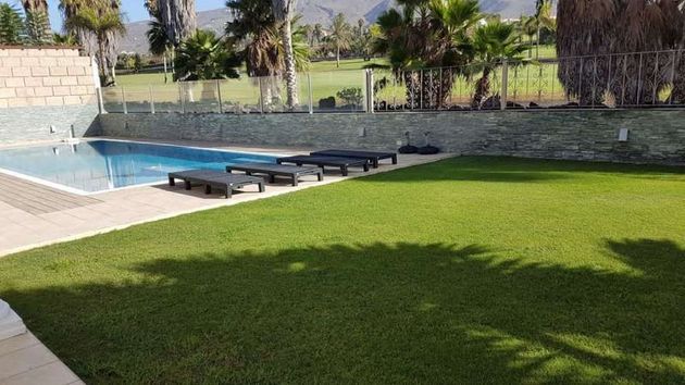 Foto 2 de Venta de casa en Costa Adeje de 5 habitaciones con terraza y piscina