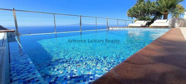 Foto 1 de Venta de casa en Costa Adeje de 4 habitaciones con terraza y piscina