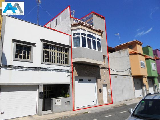 Foto 1 de Xalet en venda a Vecindario-Paredilla-Sardina de 3 habitacions amb terrassa i piscina
