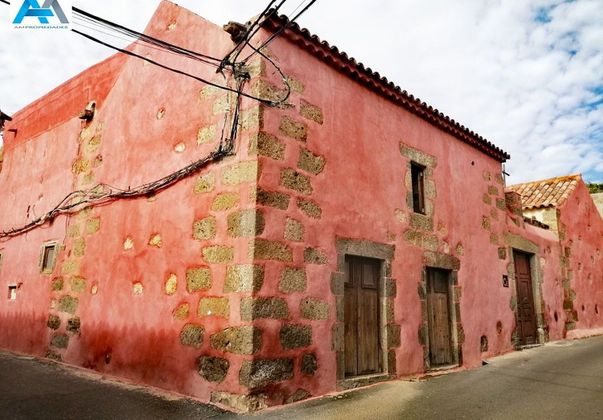 Foto 1 de Casa en venda a calle Manolo Millares de 6 habitacions amb terrassa i jardí