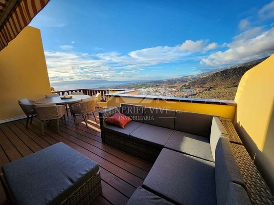 Foto 1 de Venta de dúplex en Costa Adeje de 2 habitaciones con terraza y piscina
