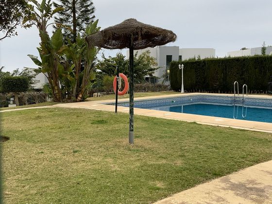 Foto 1 de Venta de dúplex en Calahonda de 2 habitaciones con terraza y piscina