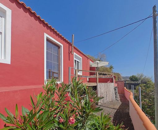 Foto 2 de Venta de chalet en Fuencaliente de 5 habitaciones con terraza y jardín