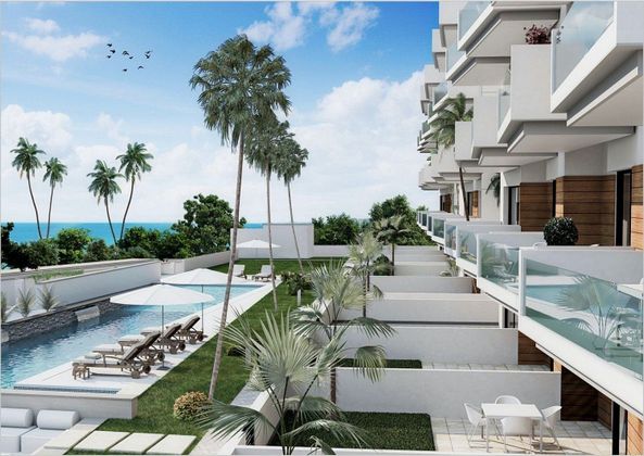 Foto 1 de Àtic en venda a Guardamar Playa de 3 habitacions amb terrassa i piscina