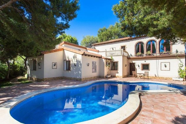Foto 1 de Xalet en venda a Torrenueva de 4 habitacions amb terrassa i piscina
