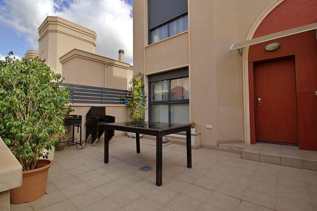 Foto 1 de Chalet en venta en El Travaló - Martínez Valero de 4 habitaciones con terraza y piscina