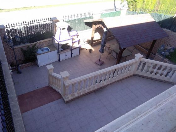 Foto 1 de Xalet en venda a La Portalada de 5 habitacions amb terrassa i garatge