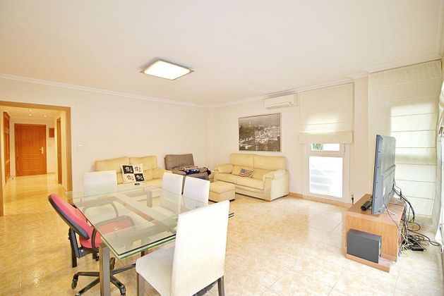 Foto 2 de Pis en venda a Centro - Elche de 4 habitacions amb balcó i aire acondicionat