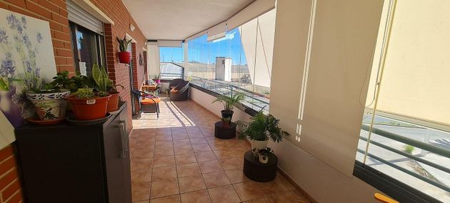 Foto 1 de Venta de piso en El Raval - Portes Encarnades de 4 habitaciones con terraza y piscina