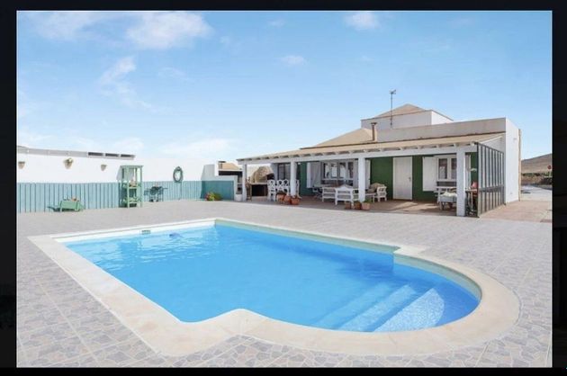 Foto 1 de Casa en venta en Tefía-Tetir de 4 habitaciones con terraza y piscina