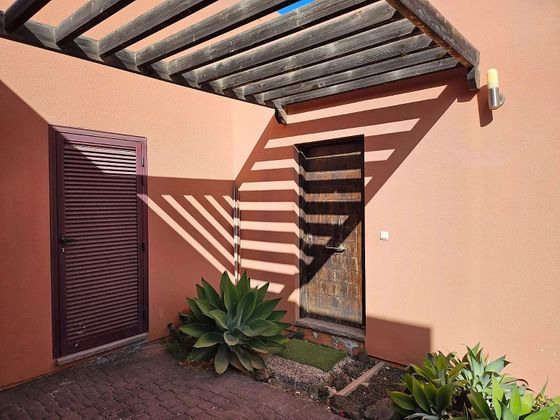 Foto 2 de Venta de chalet en Corralejo de 2 habitaciones con terraza y jardín