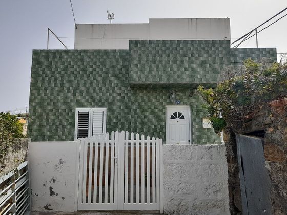 Foto 1 de Chalet en venta en Moya de 7 habitaciones con terraza y jardín