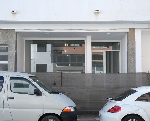 Foto 2 de Local en venda a calle Callle Marrajo Corralejo de 105 m²