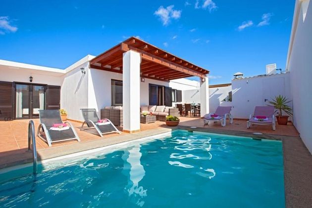 Foto 1 de Casa adossada en venda a Playa Blanca de 3 habitacions amb terrassa i piscina