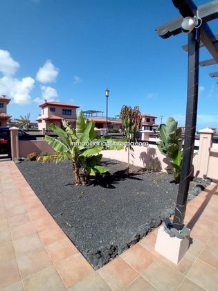 Foto 2 de Xalet en venda a Majanicho de 2 habitacions amb terrassa i piscina