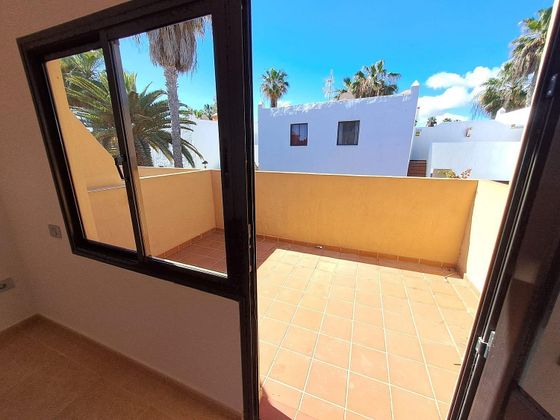 Foto 1 de Venta de piso en Corralejo de 1 habitación con terraza y piscina